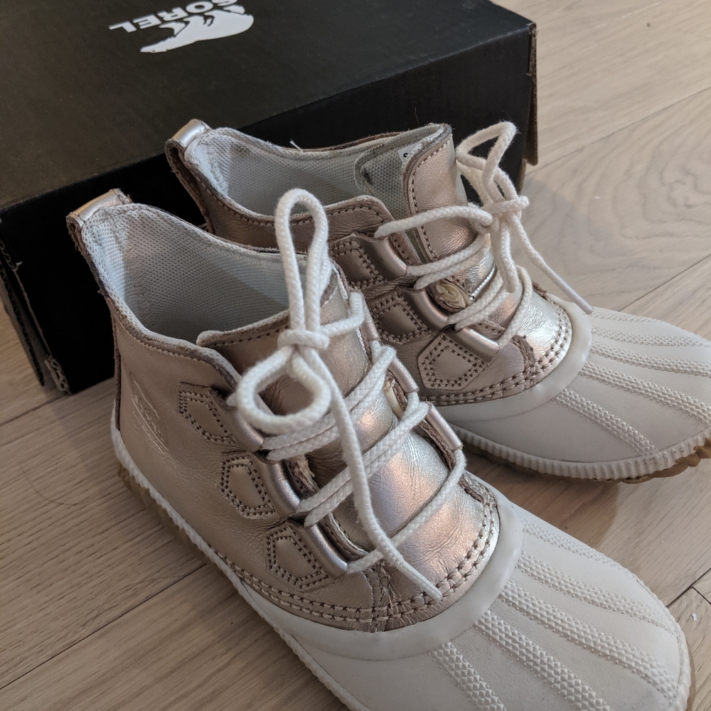 Like new Sorel Out `N About Rain Boots